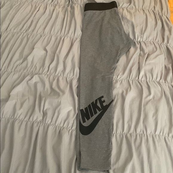 Nike Leggings - Picture 1 of 3